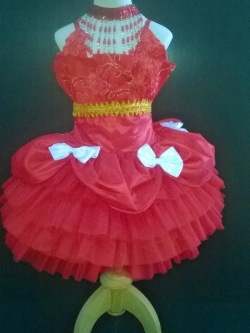 ชุดดรัมเมเยอร์สีแดง ราคานี้ มีชุด หมวก สร้อย ต่างหู รอบอกตั้งแต่20-30นิ้ว สูงไม่เกิน 130 เซนติเมตร