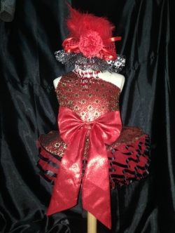 ชุดดรัมเมเยอร์เด็กอนุบาลและประถม ราคานี้ มีชุด แถม หมวก เมื่อซื้อ 12 ชุด ขึ้นไป ได้หมวก12ใบ รอบอกตั้งแต่20-30นิ้ว สูงไม่เกิน 140เซนติเมตร