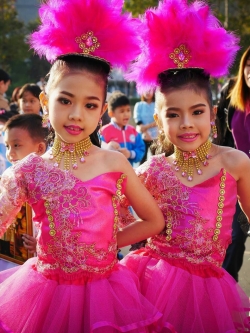 ชุดดรัมเมเยอร์เด็กอนุบาลและประถมราคานี แถม หมวก สร้อย ต่างหู