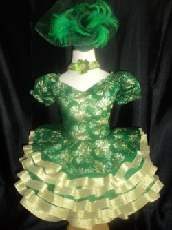 ชุดดรัมเมเยอร์สีเขียว ราคานี้ มีชุด หมวก สร้อย ต่างหู รอบอกตั้งแต่20-30นิ้ว เอวไม่เกิน 28นิ้ว สูงไม่เกิน140เซนติเมตร