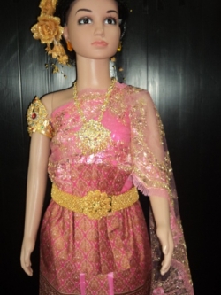 ชุดไทยเด็กสีชมพูจีบหน้านางลายอโยธยา ราคานี้ไม่รวมเครื่องประดับ