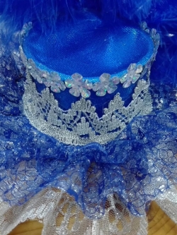 หมวกดรัมเมเยอร์สีน้ำเงินขาว