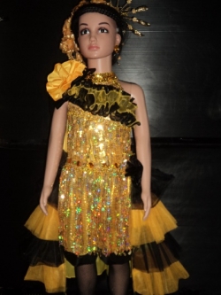 ชุดดรัมเมเยอร์สีเหลือง ราคานี้ มี ชุด หมวก สร้อย ต่างหู รอบอกตั้งแต่20-30นิ้ว เอวไม่เกิน28นิ้ว สูงไ่เกิน140เซนติเมตร