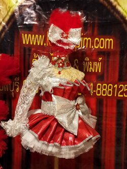 ชุดดรัมเมเยอร์สีแดงขาวอนุบาลและประถม ราคานี้พร้อม หัว สร้อย ต่างหู ไม้โน้ม สนใจติดต่อไปดีไลน์kimuk-pim555