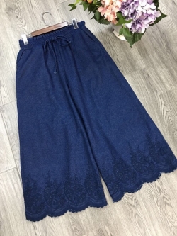 กางเกงยีนส์ปักลาย