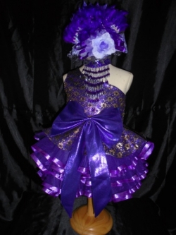 ชุดดรัมเมเยอร์สีม่วงเด็กราคานี้มี ชุด หมวก สร้อย ต่างหู รอบอกตั้งแต่20-30นิ้ว เอวไม่เกิน28นิ้ว สูงไม่เกิน140เซนติเมตร