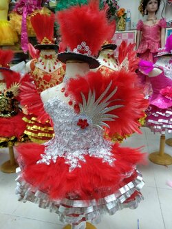 ชุดดรัมเมเยอร์สีแดงเด็กอนุบาลและประถม ราคานี้ มี ชุดอย่างเดียว ไม่มีเครื่องประดับ