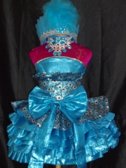 ชุดดรัมเมเยอร์เด็กอนุบาลและประถมสีฟ้า เด็กอนุบาลและประถม ราคานี้ แถม หมวกแอร์ สร้อย ต่างหู