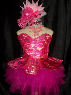 ชุดดรัมเมเยอร์เด็กอนุบาลและประถม ราคานี้ มีชุด แถม หมวก เมื่อซื้อ 12 ชุด ขึ้นไป ได้หมวก12ใบ รอบอกตั้งแต่20-30นิ้ว สูงไม่เกิน 140เซนติเมตร