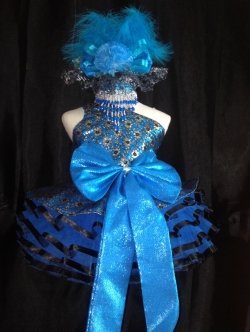 ชุดดรัมเมเยอร์เด็กอนุบาลและประถม ราคานี้ มีชุด แถม หมวก เมื่อซื้อ 12 ชุด ขึ้นไป ได้หมวก12ใบ รอบอกตั้งแต่20-30นิ้ว สูงไม่เกิน 140เซนติเมตร