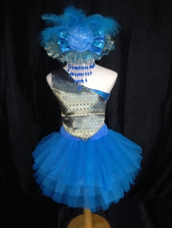 ชุดดรัมเมเยอร์เด็กอนุบาลและประถม ราคานี้ มีชุด แถม หมวก เมื่อซื้อ 12 ชุด ขึ้นไป ได้หมวก12ใบ รอบอกตั้งแต่20-30นิ้ว สูงไม่เกิน 140เซนติเมตร