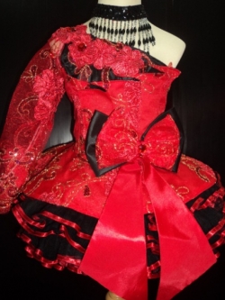 ชุดดรัมเมเยอร์สีแดง ราคานี้ มีชุด ไม้ดรัม หมวก สร้อย ต่างหู รอบอกตั้งแต่20-30นิ้ว สูงไม่เกิน 130 เซนติเมตร