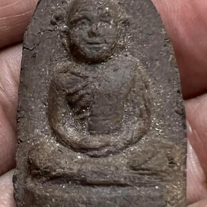 พระเนื้อผงผสมชานหมากพ่อท่านคล้าย สข.1