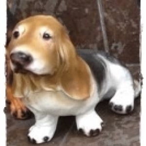 ตุ๊กตาสุนัข ปูนปั้น พันธุ์บาสเซ็ต ฮาวด์ (Basset hound)