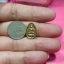 พระพิจิตรเม็ดข้าวเม่าเนื้อเหล็กน้ำพี้ รุ่นอุณาโลมแดง วัดนครชุม จ.พิจิตร ปี 2547 องค์ที่2